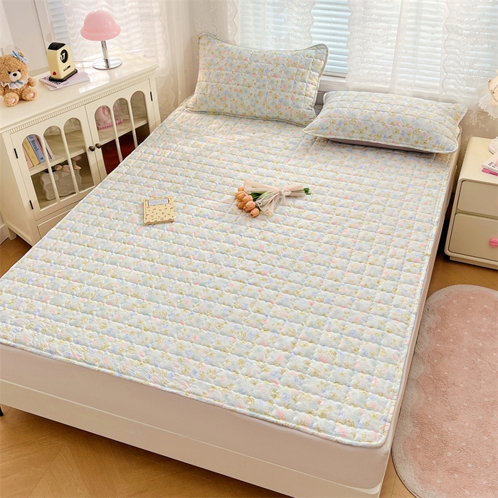 91家纺网 家纺一手货源 找家纺 梦舒羽 2025新款云感双层纱夹棉床褥床护垫床垫保护垫学生宿舍专用三件套 春日初见