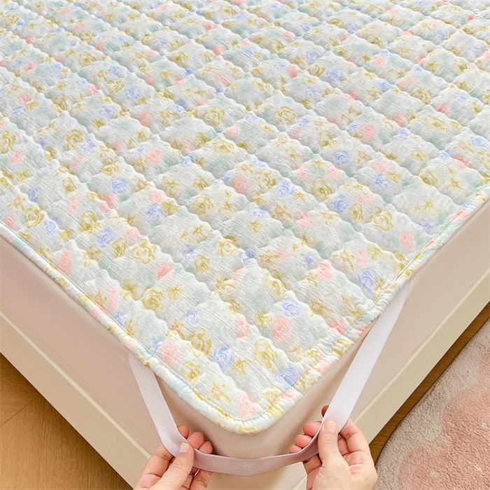 91家纺网 家纺一手货源 找家纺 梦舒羽 2025新款云感双层纱夹棉床褥床护垫床垫保护垫学生宿舍专用三件套 春日初见