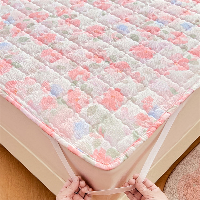 91家纺网 家纺一手货源 找家纺 梦舒羽 2025新款云感双层纱夹棉床褥床护垫床垫保护垫学生宿舍专用三件套 倾城之恋