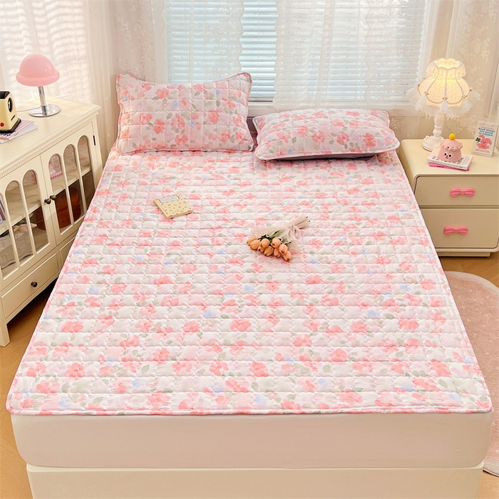 91家纺网 家纺一手货源 找家纺 梦舒羽 2025新款云感双层纱夹棉床褥床护垫床垫保护垫学生宿舍专用三件套 倾城之恋