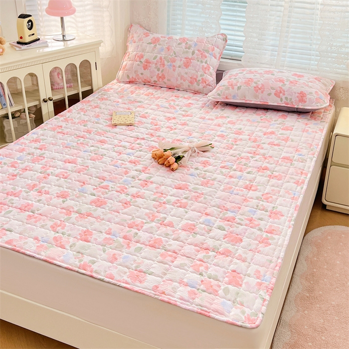 91家纺网 家纺一手货源 找家纺 梦舒羽 2025新款云感双层纱夹棉床褥床护垫床垫保护垫学生宿舍专用三件套 倾城之恋