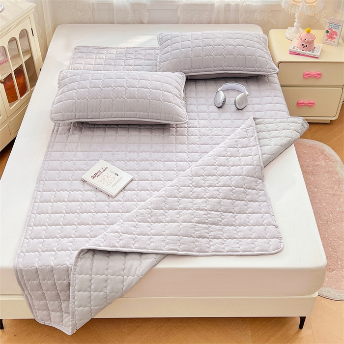 91家纺网 家纺一手货源 找家纺 梦舒羽 2025新款云感双层纱夹棉床褥床护垫床垫保护垫学生宿舍专用三件套 梦境灰