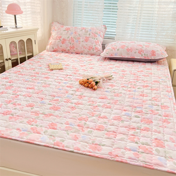 91家纺网 家纺一手货源 找家纺 梦舒羽 2025新款云感双层纱夹棉床褥床护垫床垫保护垫学生宿舍专用三件套 倾城之恋