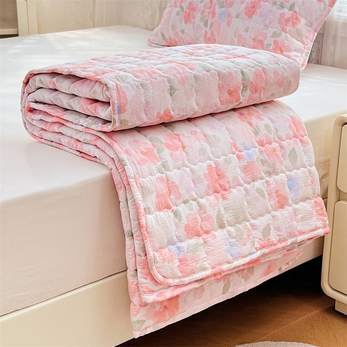 91家纺网 家纺一手货源 找家纺 梦舒羽 2025新款云感双层纱夹棉床褥床护垫床垫保护垫学生宿舍专用三件套 倾城之恋