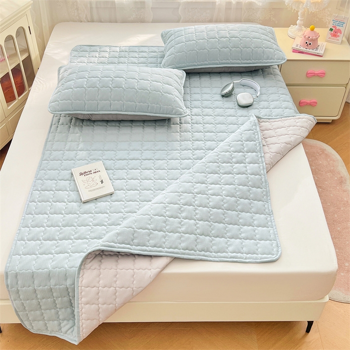 91家纺网 家纺一手货源 找家纺 梦舒羽 2025新款云感双层纱夹棉床褥床护垫床垫保护垫学生宿舍专用三件套 夏日蓝