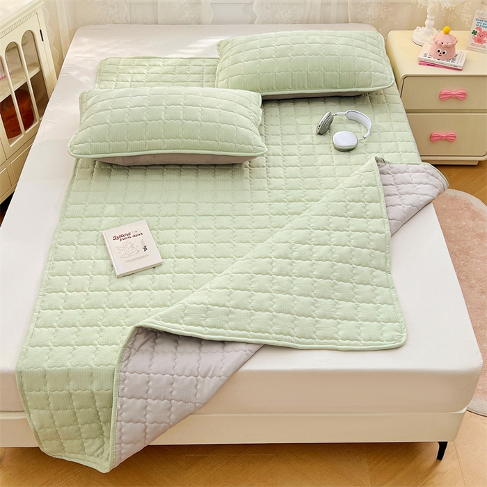 91家纺网 家纺一手货源 找家纺 梦舒羽 2025新款云感双层纱夹棉床褥床护垫床垫保护垫学生宿舍专用三件套 抹茶绿