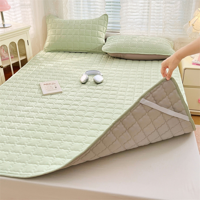91家纺网 家纺一手货源 找家纺 梦舒羽 2025新款云感双层纱夹棉床褥床护垫床垫保护垫学生宿舍专用三件套 抹茶绿