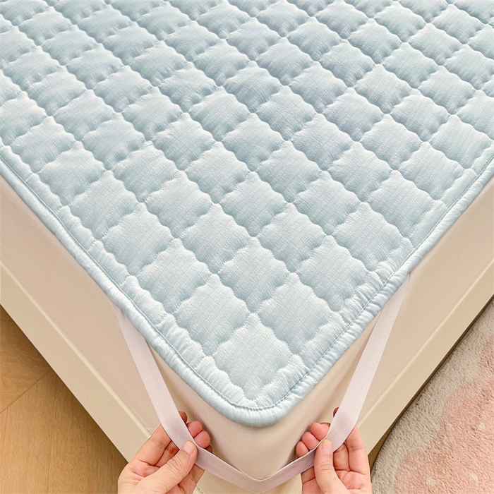 91家纺网 家纺一手货源 找家纺 梦舒羽 2025新款云感双层纱夹棉床褥床护垫床垫保护垫学生宿舍专用三件套 夏日蓝