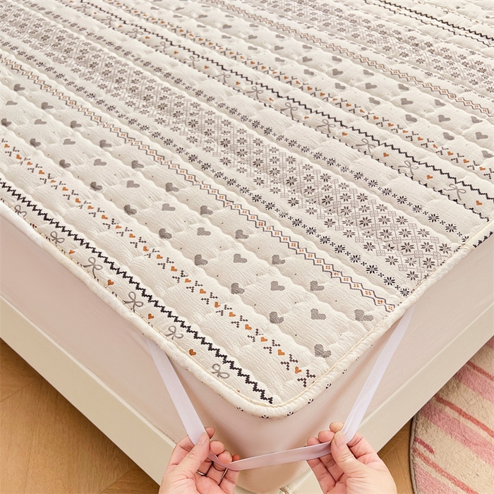 91家纺网 家纺一手货源 找家纺 梦舒羽 2025新款云感双层纱夹棉床褥床护垫床垫保护垫学生宿舍专用三件套 遇见浪漫