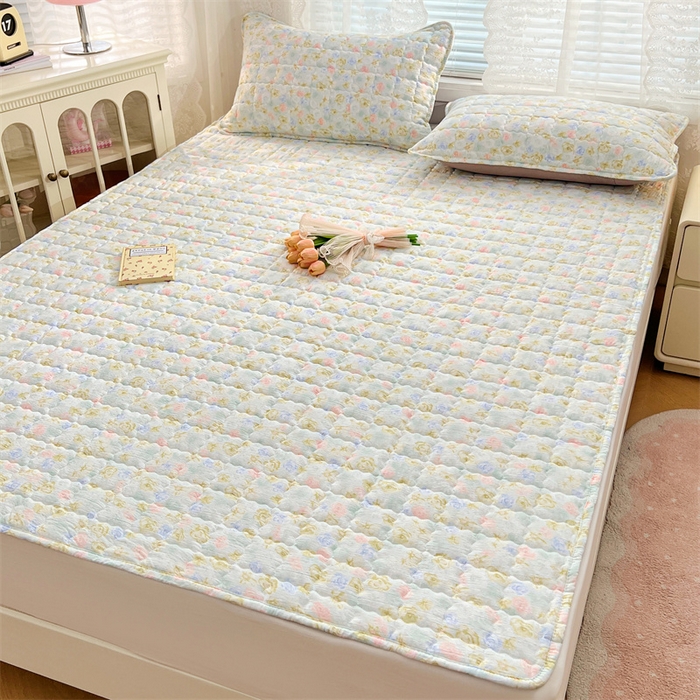 91家纺网 家纺一手货源 找家纺 圣比熊 2025新款云感双层纱夹棉床褥床护垫床垫保护垫学生宿舍专用三件套 春日初见