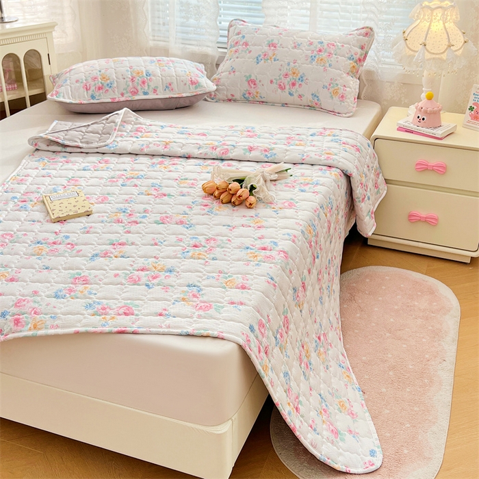 91家纺网 家纺一手货源 找家纺 圣比熊 2025新款云感双层纱夹棉床褥床护垫床垫保护垫学生宿舍专用三件套 朝花夕拾