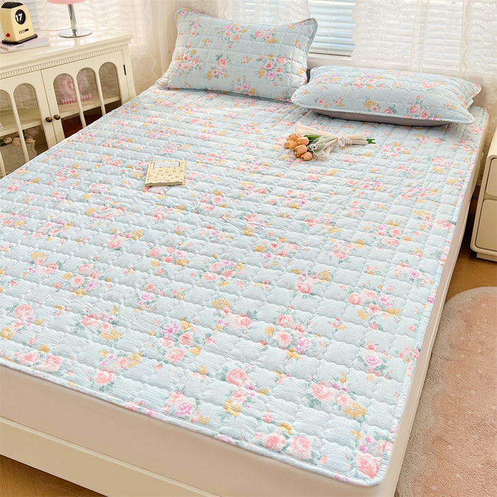 91家纺网 家纺一手货源 找家纺 圣比熊 2025新款云感双层纱夹棉床褥床护垫床垫保护垫学生宿舍专用三件套 繁花入梦