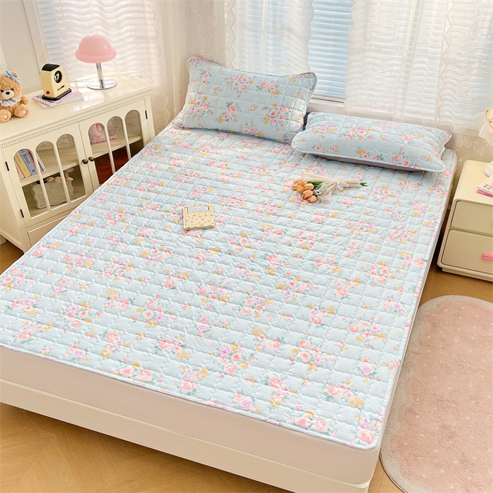 91家纺网 家纺一手货源 找家纺 圣比熊 2025新款云感双层纱夹棉床褥床护垫床垫保护垫学生宿舍专用三件套 繁花入梦