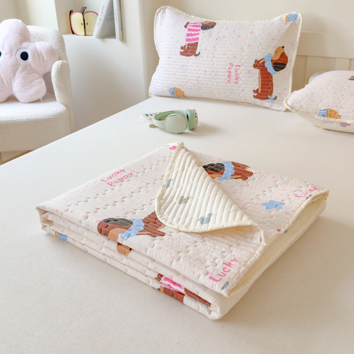 91家纺网 家纺一手货源 找家纺 鑫利来家纺 2025新款水洗棉夹棉床盖印花卡通-四季款 幸运狗