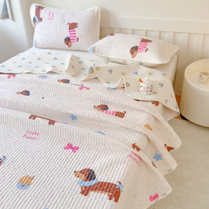 91家纺网 家纺一手货源 找家纺 鑫利来家纺 2025新款水洗棉夹棉床盖印花卡通-四季款 幸运狗