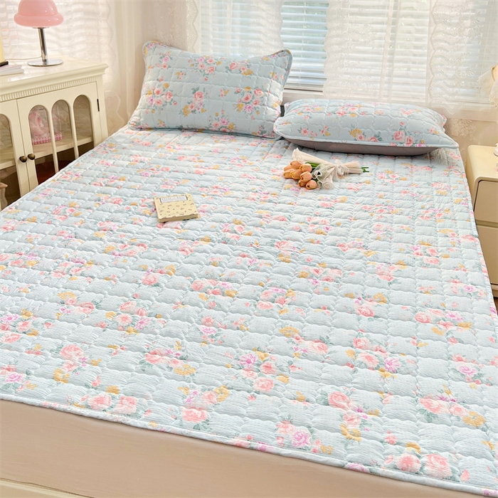 91家纺网 家纺一手货源 找家纺 圣比熊 2025新款云感双层纱夹棉床褥床护垫床垫保护垫学生宿舍专用三件套 繁花入梦