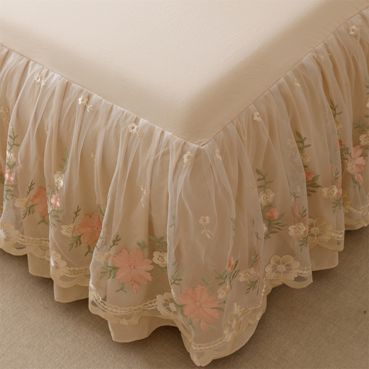 91家纺网 家纺一手货源 找家纺 （总）好儿喜家纺2025新款A类水洗棉床裙三件套-花甜系列