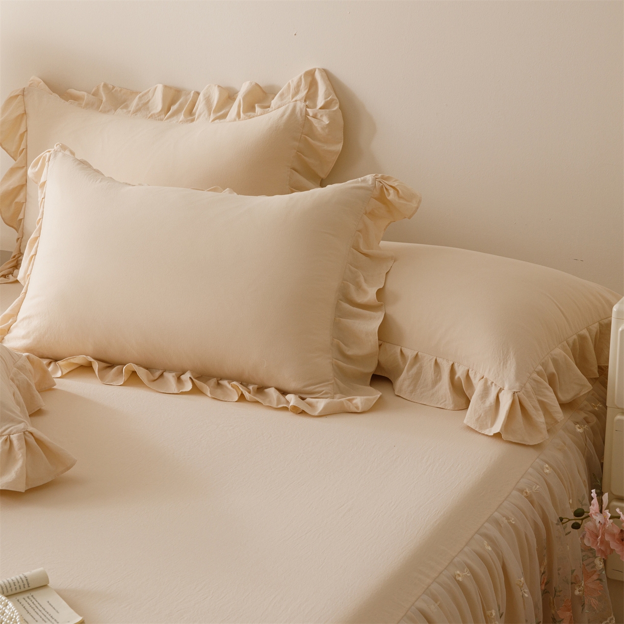 91家纺网 家纺一手货源 找家纺 （总）好儿喜家纺2025新款A类水洗棉床裙三件套-花甜系列