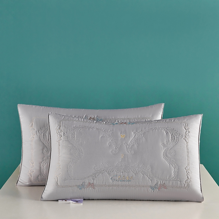 91家纺网 家纺一手货源 找家纺 （总）蝶飞舞 2025新款100支全棉贡缎巴马蚕丝枕头枕芯酒店枕芯灰色 48*74cm