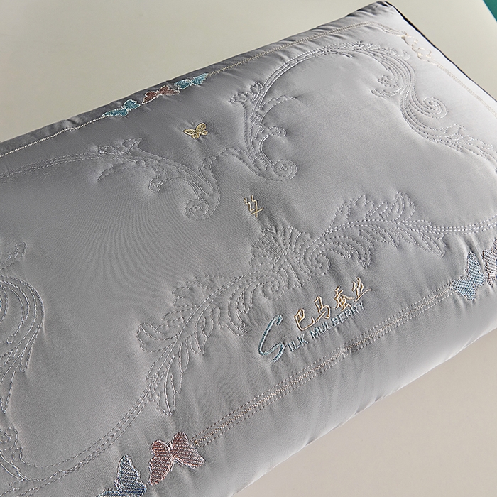 91家纺网 家纺一手货源 找家纺 （总）蝶飞舞 2025新款100支全棉贡缎巴马蚕丝枕头枕芯酒店枕芯灰色 48*74cm