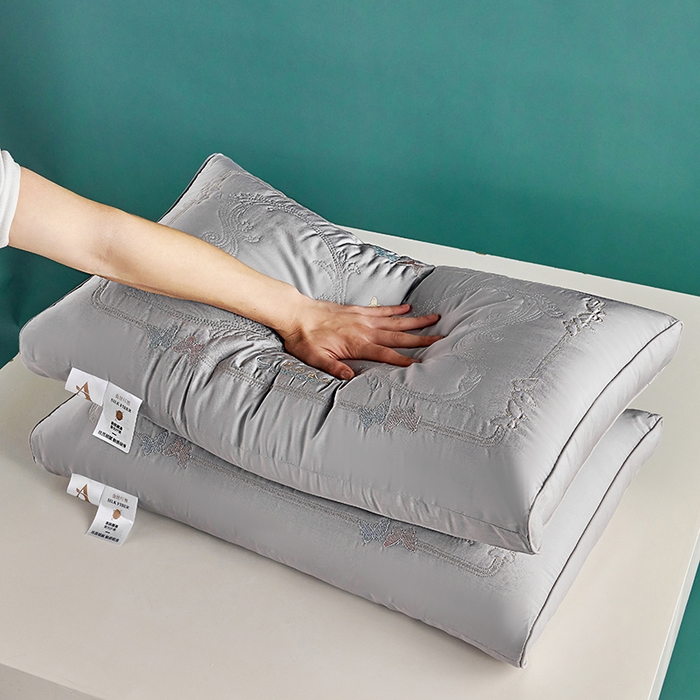 91家纺网 家纺一手货源 找家纺 （总）蝶飞舞 2025新款100支全棉贡缎巴马蚕丝枕头枕芯酒店枕芯灰色 48*74cm