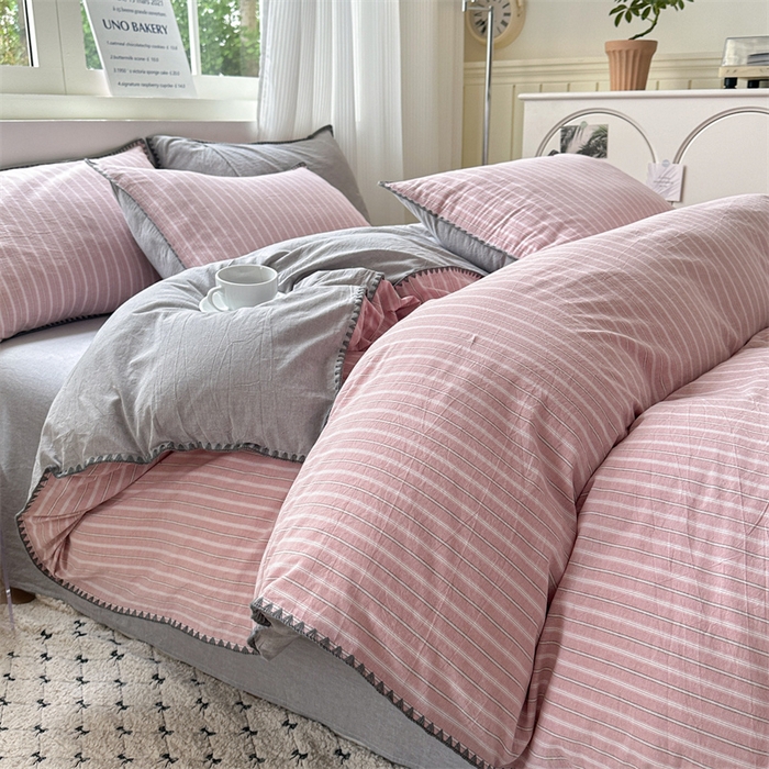 91家纺网 家纺一手货源 找家纺 晚依家纺 2025新款A类全棉色织水洗棉被套单件格子条纹四件套学生宿舍被罩三件套定制定做 乐事-粉灰
