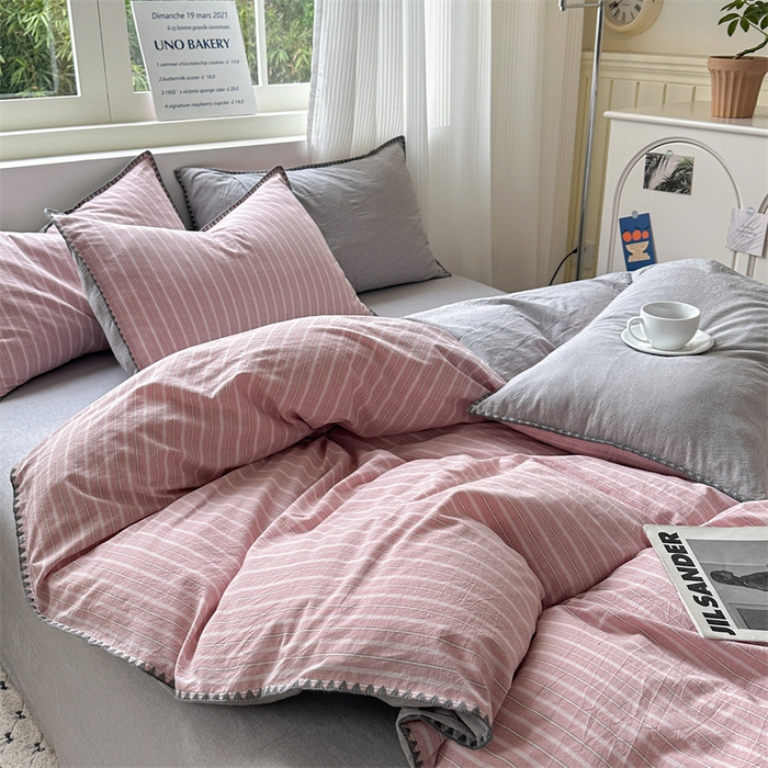 91家纺网 家纺一手货源 找家纺 晚依家纺 2025新款A类全棉色织水洗棉被套单件格子条纹四件套学生宿舍被罩三件套定制定做 乐事-粉灰