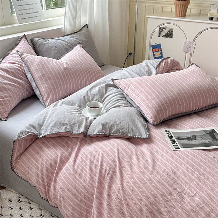 91家纺网 家纺一手货源 找家纺 晚依家纺 2025新款A类全棉色织水洗棉被套单件格子条纹四件套学生宿舍被罩三件套定制定做 乐事-粉灰