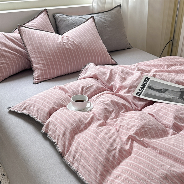 91家纺网 家纺一手货源 找家纺 晚依家纺 2025新款A类全棉色织水洗棉被套单件格子条纹四件套学生宿舍被罩三件套定制定做 乐事-粉灰