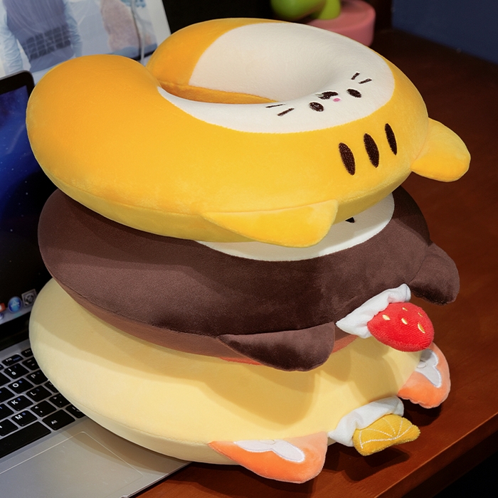 91家纺网 家纺一手货源 找家纺 仟亿莱 2025新款瑞士卷动物系列记忆棉U枕 记忆草莓西高地 33*32cm/只