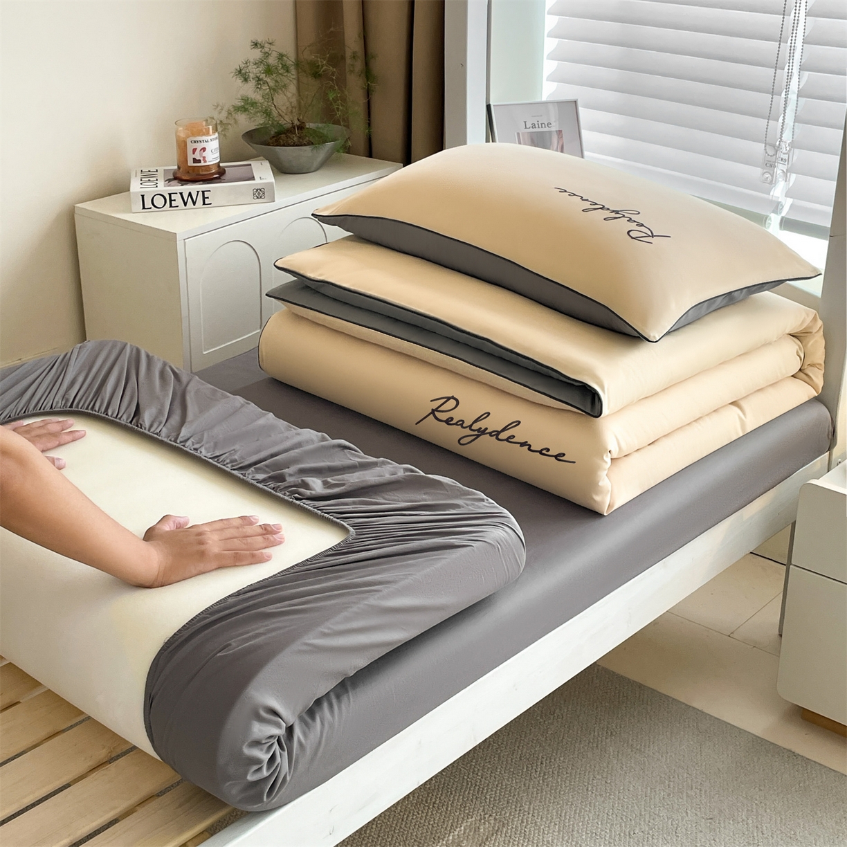 91家纺网 家纺一手货源 找家纺 小久久（小九九） 2025新款亲肤水洗棉麻绳款学生三件套-安琪系列 安琪-奶茶+中灰