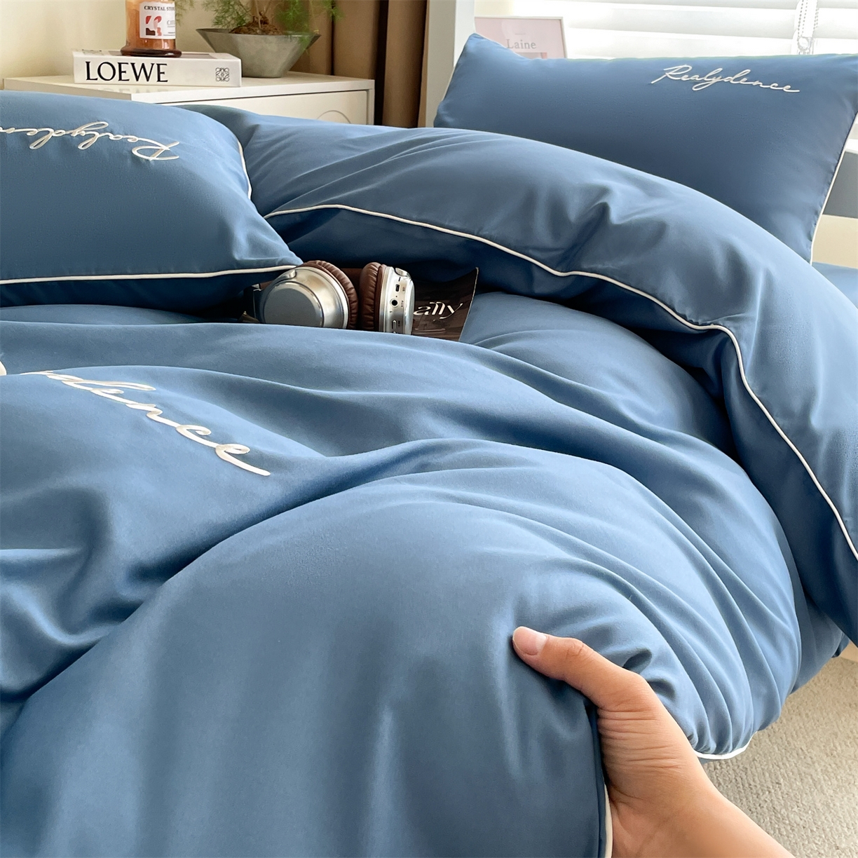 91家纺网 家纺一手货源 找家纺 小久久（小九九） 2025新款亲肤水洗棉麻绳款学生三件套-安琪系列 安琪-宾利蓝