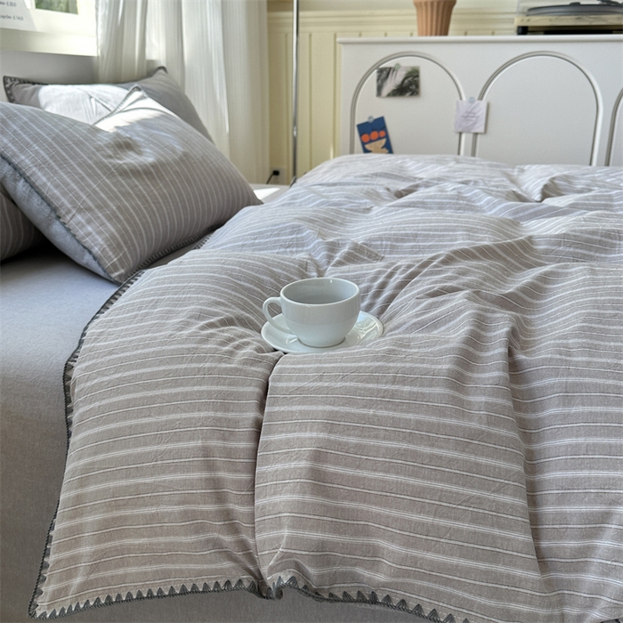 91家纺网 家纺一手货源 找家纺 晚依家纺 2025新款A类全棉色织水洗棉被套单件格子条纹四件套学生宿舍被罩三件套定制定做 乐事-浅灰