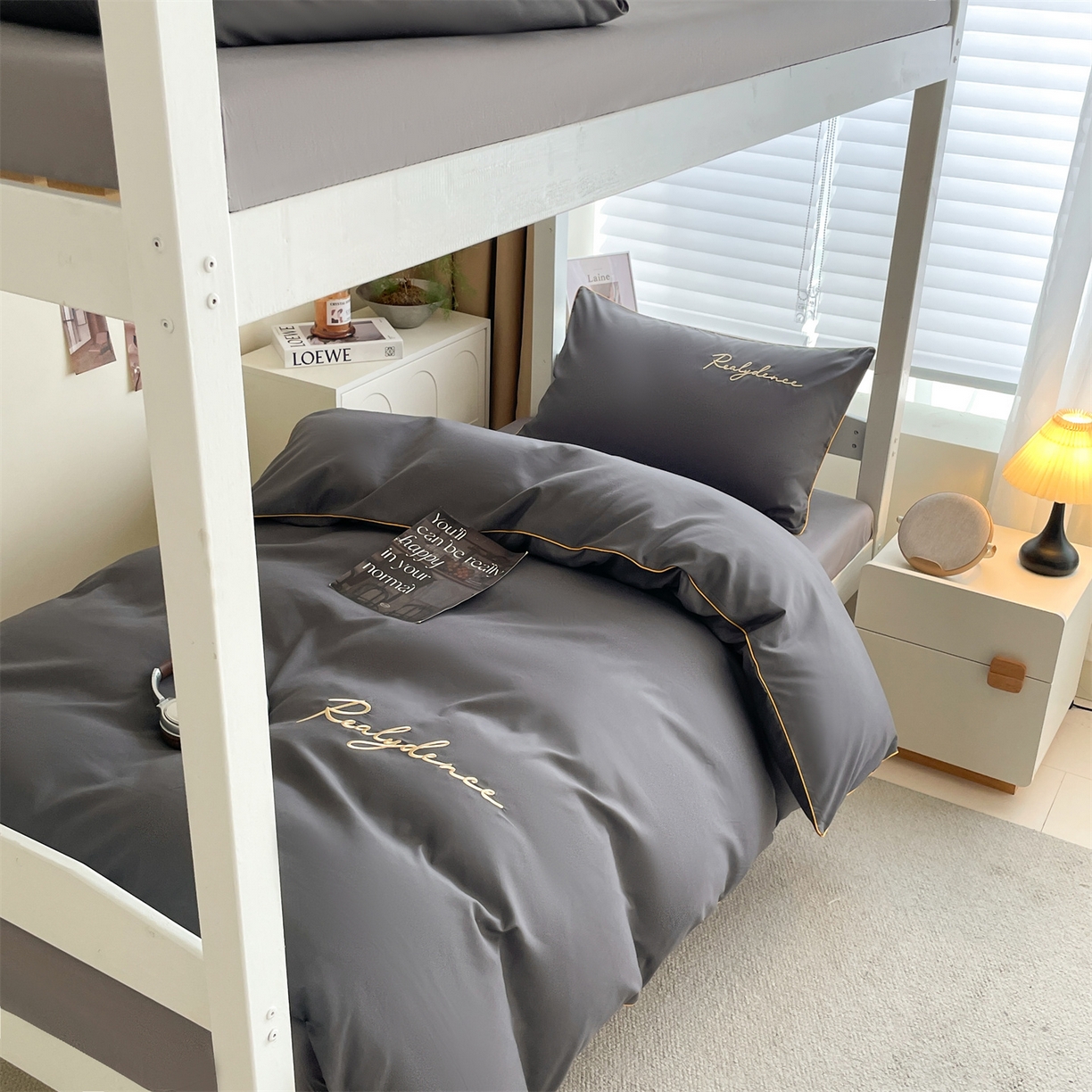 91家纺网 家纺一手货源 找家纺 小久久（小九九） 2025新款亲肤水洗棉麻绳款学生三件套-安琪系列 安琪-高级灰