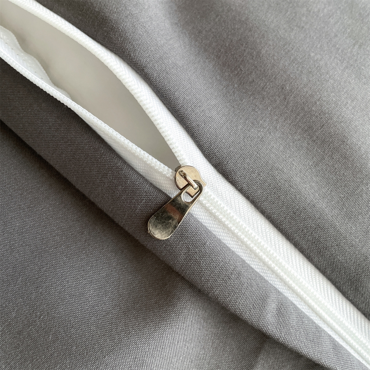 91家纺网 家纺一手货源 找家纺 小久久（小九九） 2025新款亲肤水洗棉麻绳款学生三件套-安琪系列 安琪-高级灰