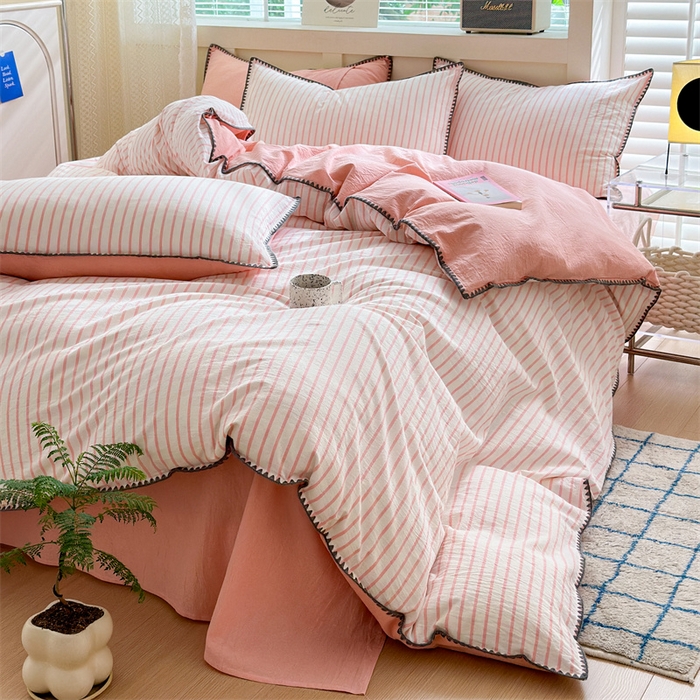 91家纺网 家纺一手货源 找家纺 晚依家纺 2025新款A类全棉色织水洗棉被套单件格子条纹四件套学生宿舍被罩三件套定制定做 诺言-粉