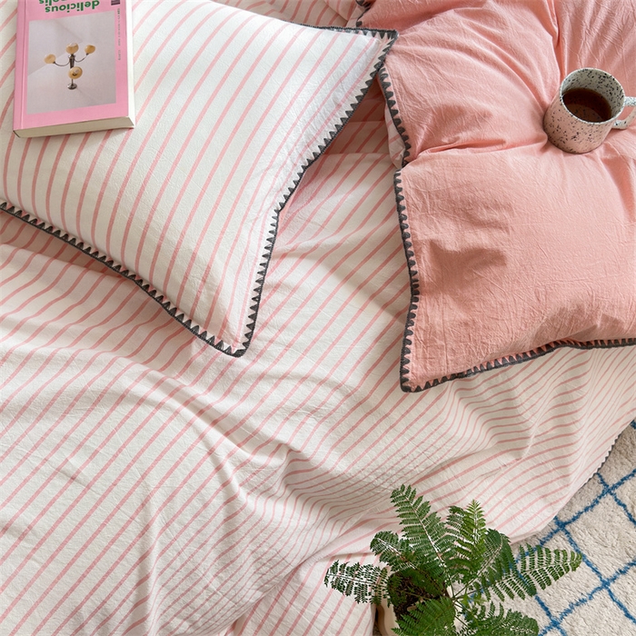 91家纺网 家纺一手货源 找家纺 晚依家纺 2025新款A类全棉色织水洗棉被套单件格子条纹四件套学生宿舍被罩三件套定制定做 诺言-粉