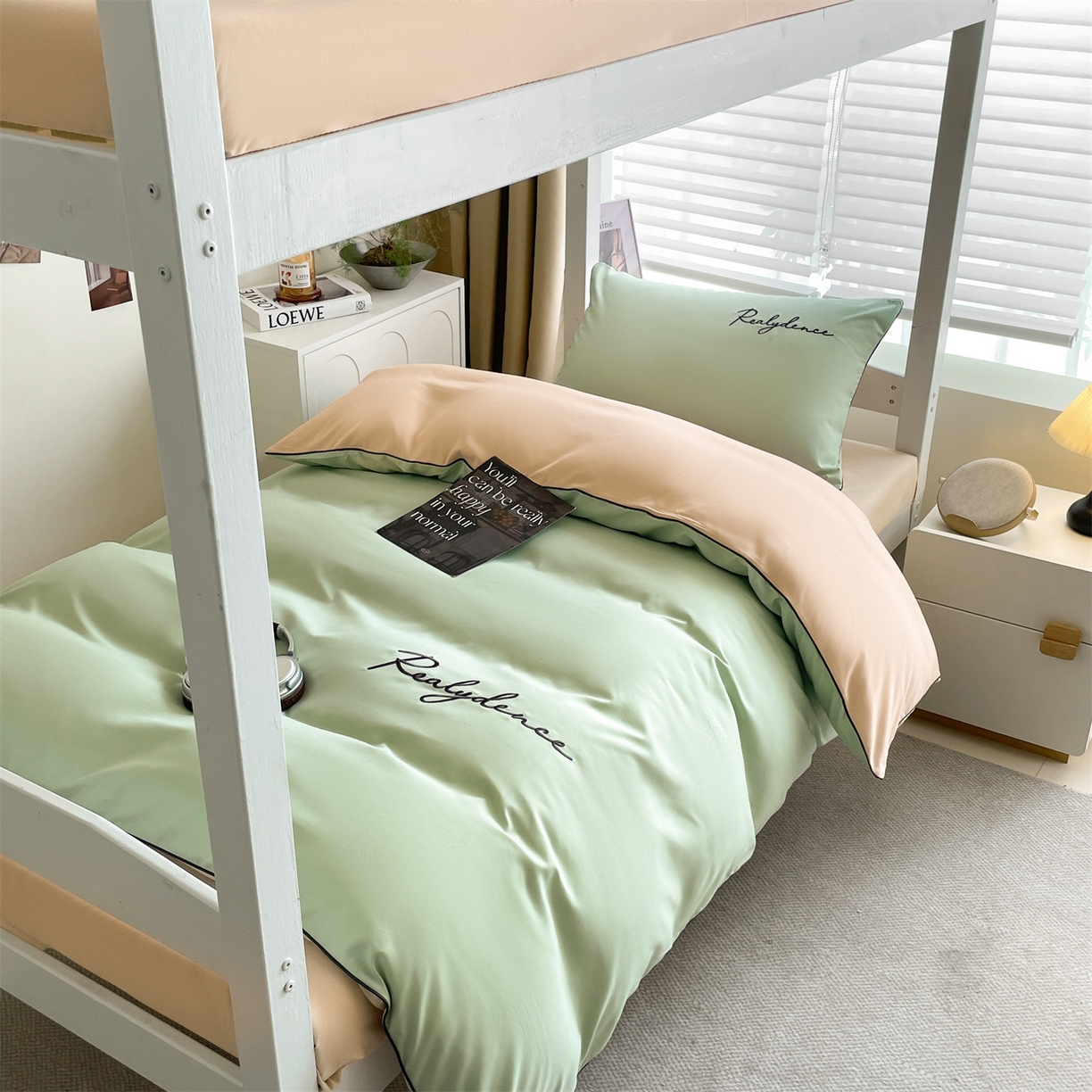 91家纺网 家纺一手货源 找家纺 小久久（小九九） 2025新款亲肤水洗棉麻绳款学生三件套-安琪系列 安琪-灰绿+奶茶