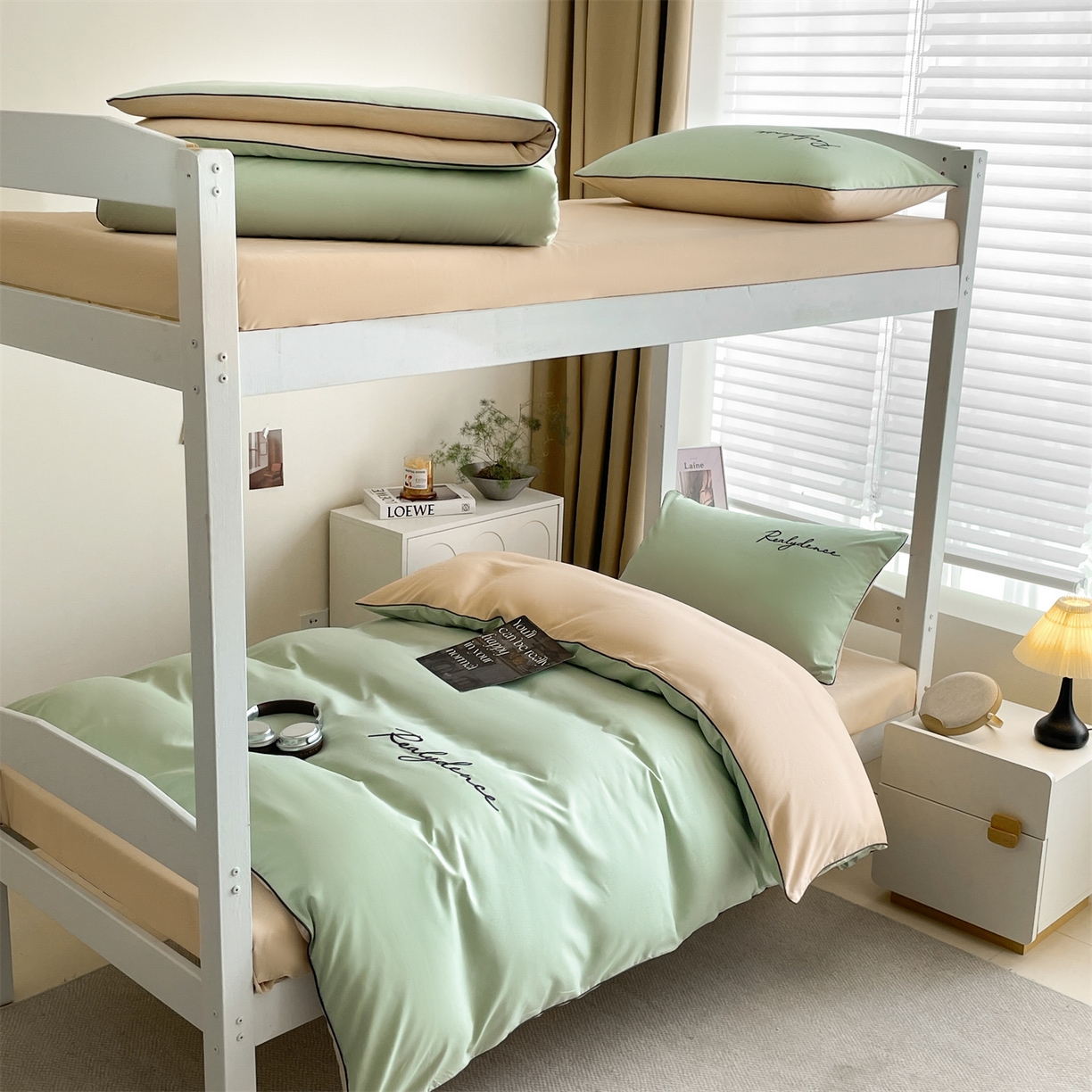 91家纺网 家纺一手货源 找家纺 小久久（小九九） 2025新款亲肤水洗棉麻绳款学生三件套-安琪系列 安琪-灰绿+奶茶