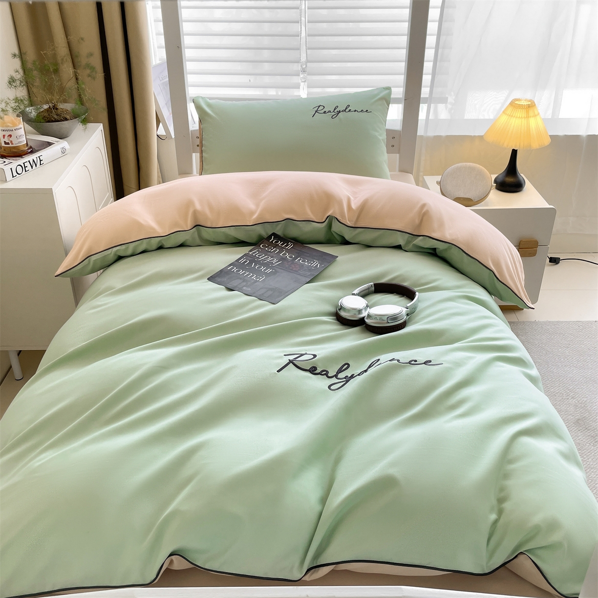 91家纺网 家纺一手货源 找家纺 小久久（小九九） 2025新款亲肤水洗棉麻绳款学生三件套-安琪系列 安琪-灰绿+奶茶