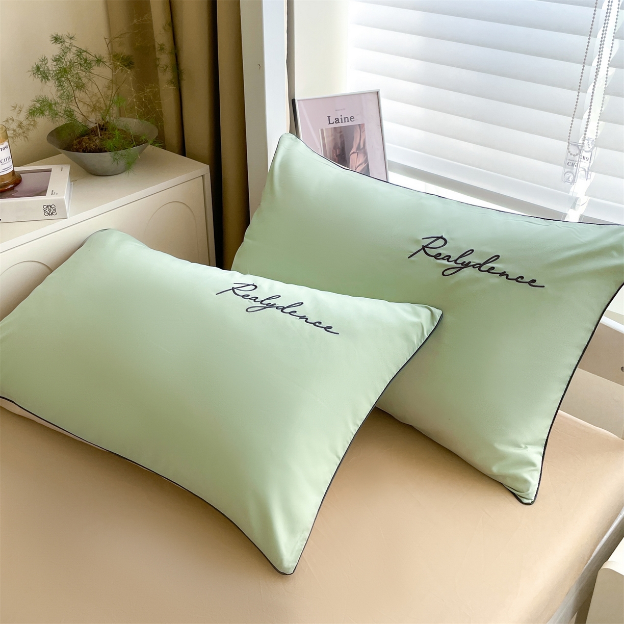 91家纺网 家纺一手货源 找家纺 小久久（小九九） 2025新款亲肤水洗棉麻绳款学生三件套-安琪系列 安琪-灰绿+奶茶