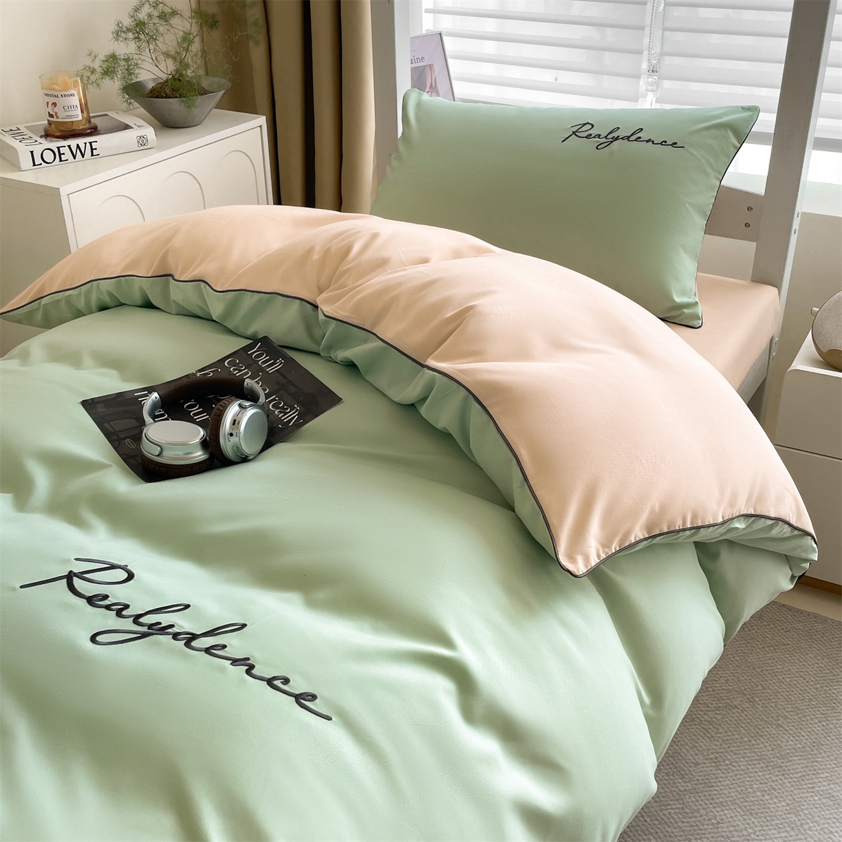 91家纺网 家纺一手货源 找家纺 小久久（小九九） 2025新款亲肤水洗棉麻绳款学生三件套-安琪系列 安琪-灰绿+奶茶