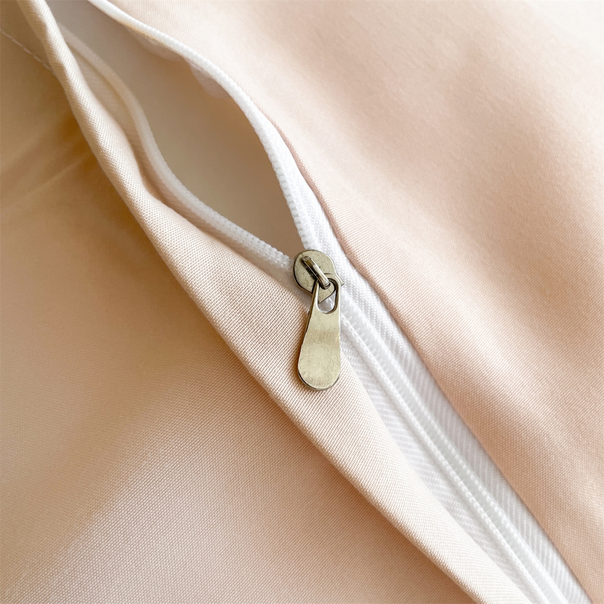 91家纺网 家纺一手货源 找家纺 小久久（小九九） 2025新款亲肤水洗棉麻绳款学生三件套-安琪系列 安琪-灰绿+奶茶