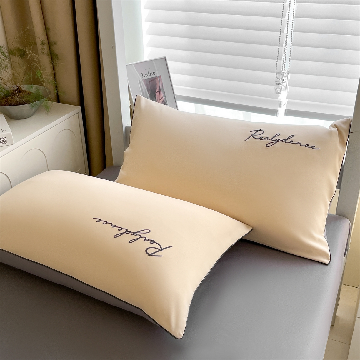 91家纺网 家纺一手货源 找家纺 小久久（小九九） 2025新款亲肤水洗棉麻绳款学生三件套-安琪系列 安琪-奶茶+中灰