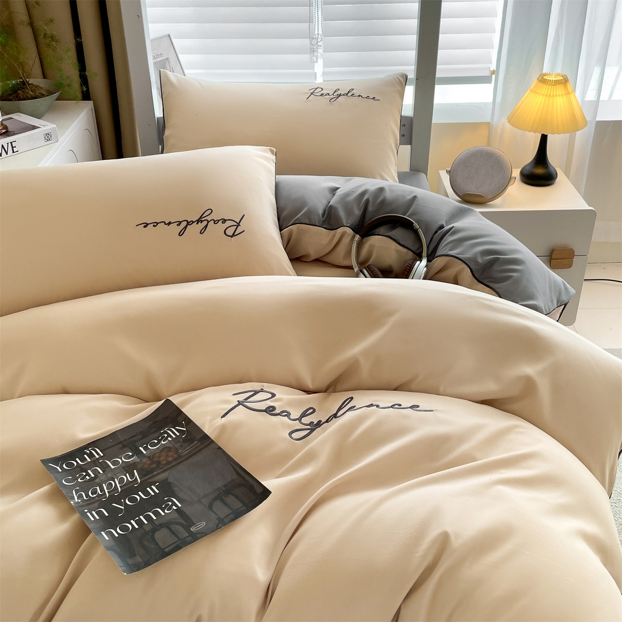 91家纺网 家纺一手货源 找家纺 小久久（小九九） 2025新款亲肤水洗棉麻绳款学生三件套-安琪系列 安琪-奶茶+中灰