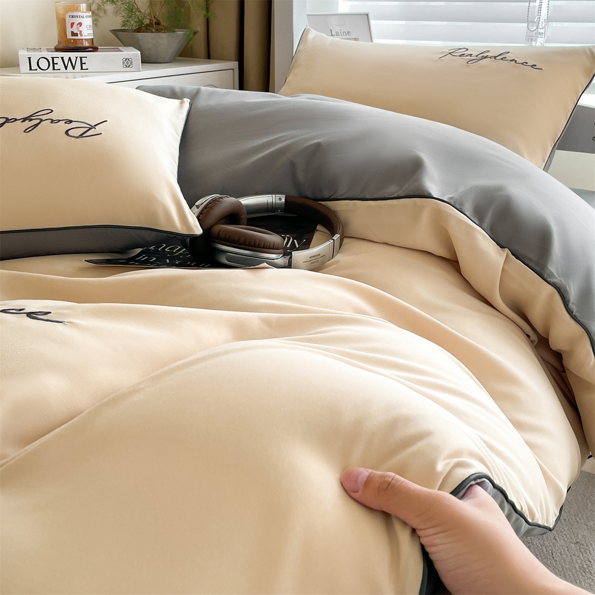 91家纺网 家纺一手货源 找家纺 小久久（小九九） 2025新款亲肤水洗棉麻绳款学生三件套-安琪系列 安琪-奶茶+中灰