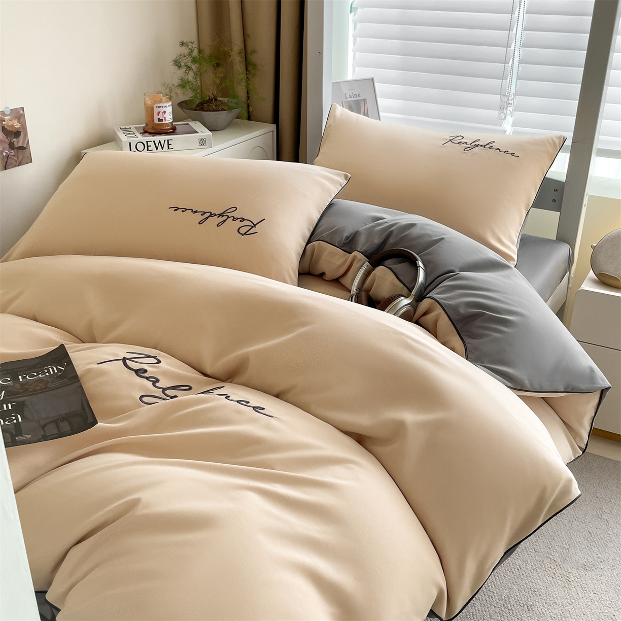 91家纺网 家纺一手货源 找家纺 小久久（小九九） 2025新款亲肤水洗棉麻绳款学生三件套-安琪系列 安琪-奶茶+中灰