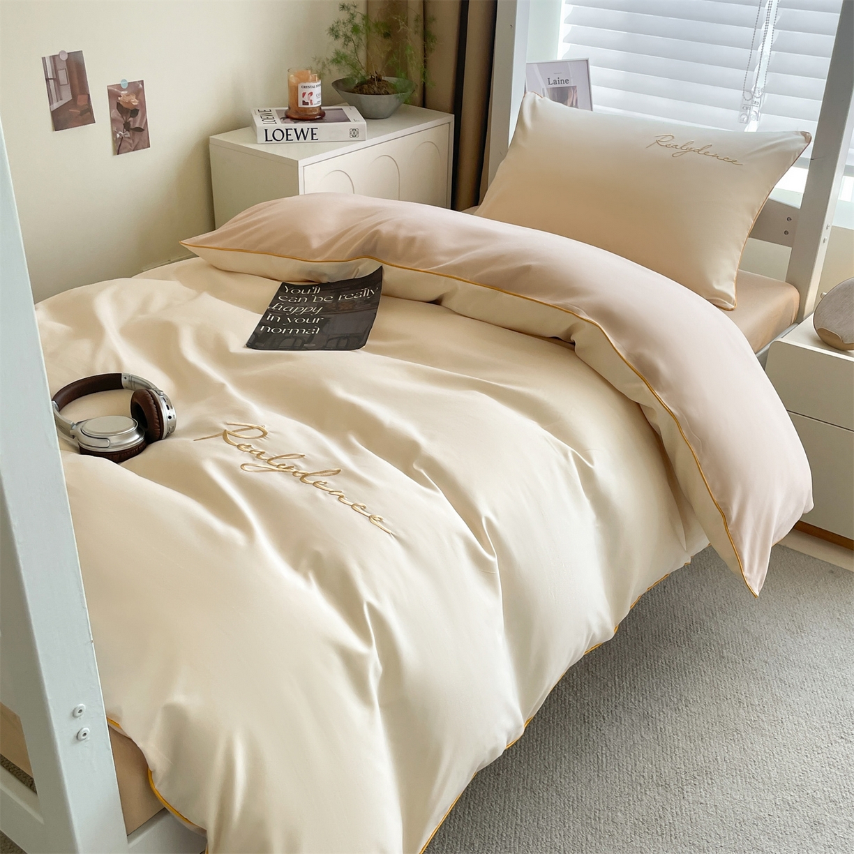 91家纺网 家纺一手货源 找家纺 小久久（小九九） 2025新款亲肤水洗棉麻绳款学生三件套-安琪系列 安琪-奶昔白+奶茶