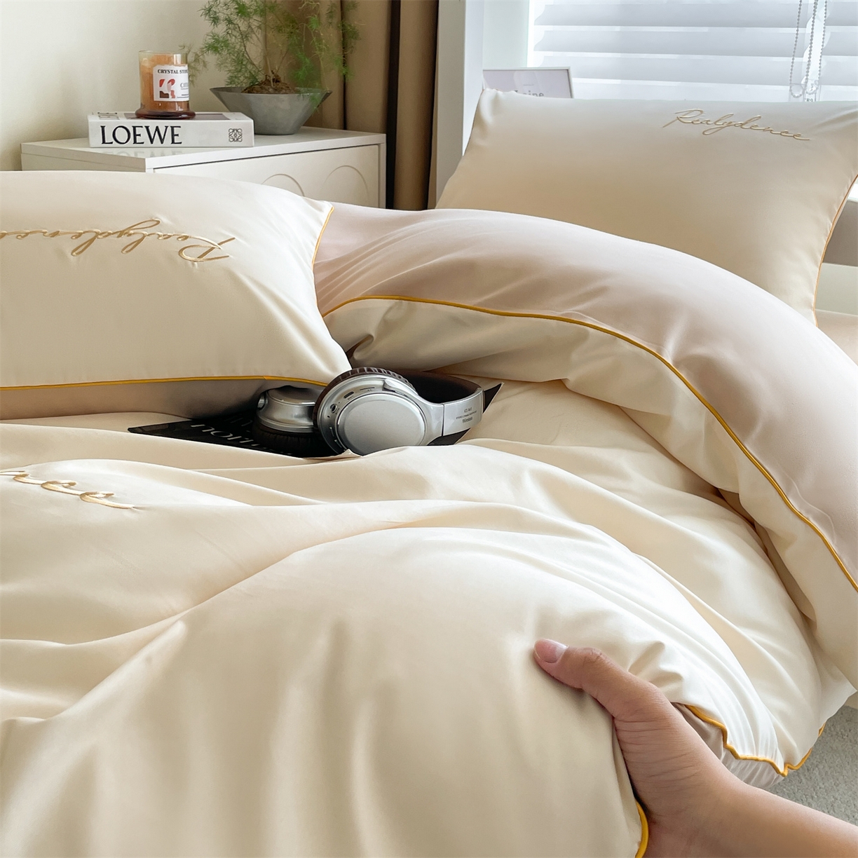 91家纺网 家纺一手货源 找家纺 小久久（小九九） 2025新款亲肤水洗棉麻绳款学生三件套-安琪系列 安琪-奶昔白+奶茶