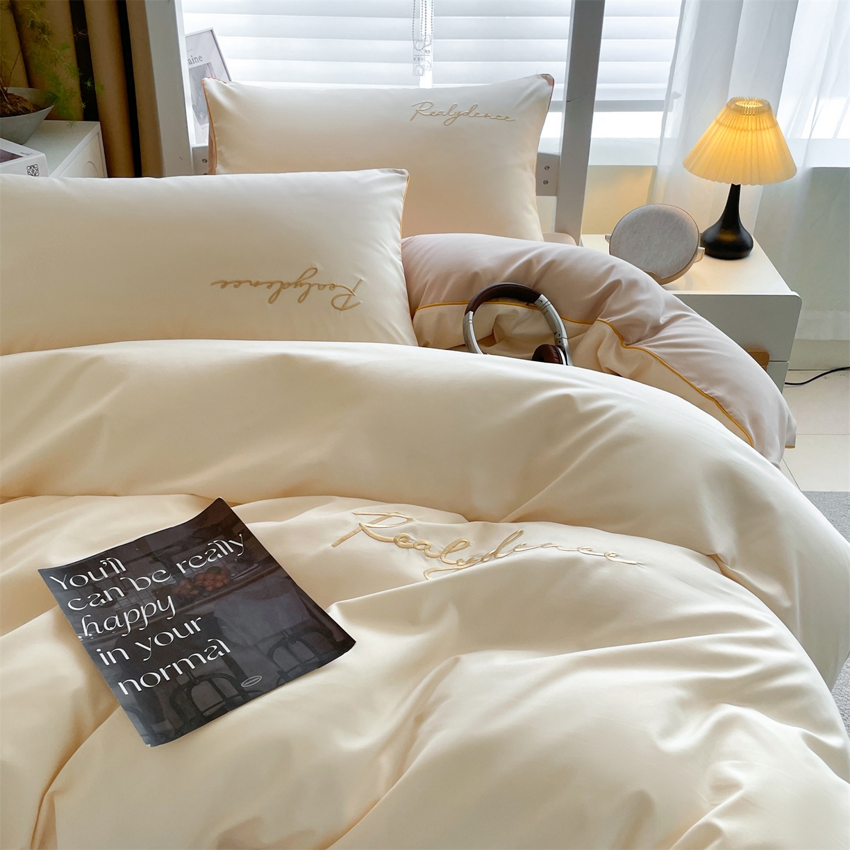 91家纺网 家纺一手货源 找家纺 小久久（小九九） 2025新款亲肤水洗棉麻绳款学生三件套-安琪系列 安琪-奶昔白+奶茶